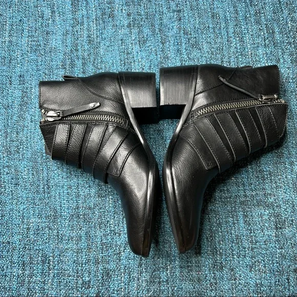 Steve Madden Billey Leather Ankle Booties in Black - Picture 4 of 9